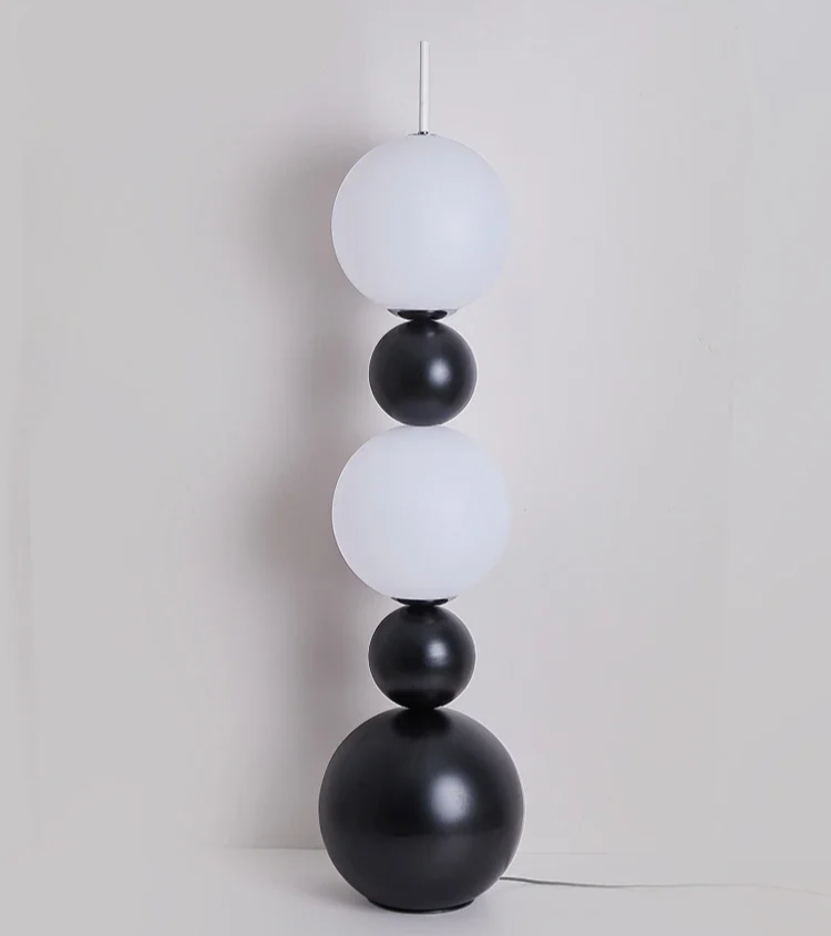 Calura Form | Golvlampa i kalebassform med varmt omgivande ljus