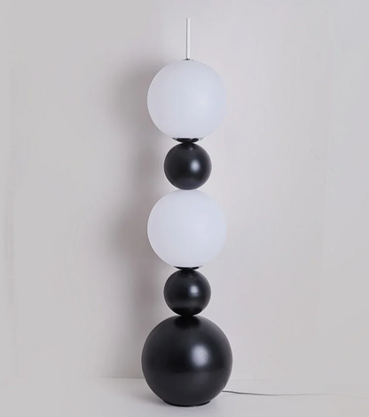 Calura Form | Golvlampa i kalebassform med varmt omgivande ljus