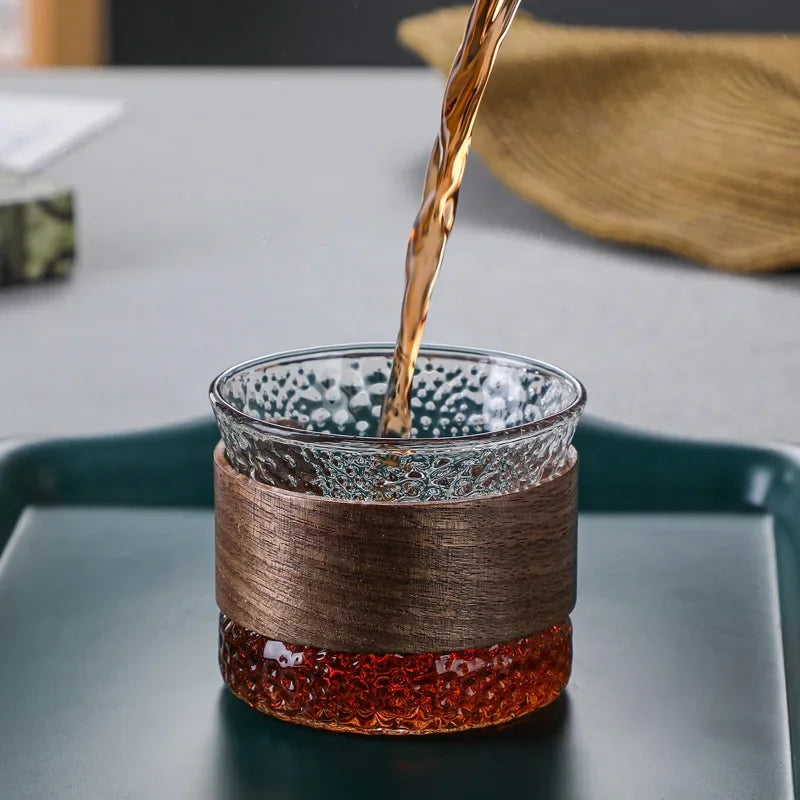 OakFlow Whisky Tumbler – Handgjord Glas med Trä Accent