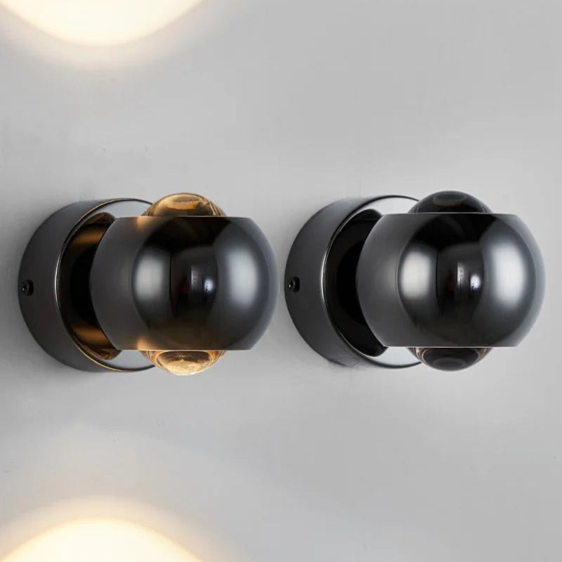 OrbisGlow – LED-vägglampa med 360° roterande funktion för justerbar belysning