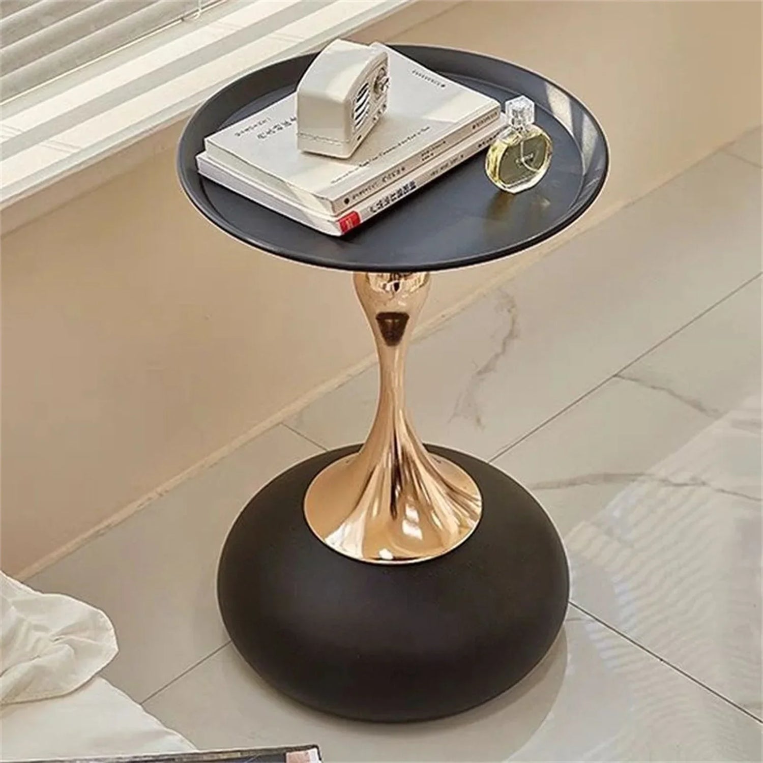 Auranelle | Rund designad sidobord i ljus italiensk lyxstil