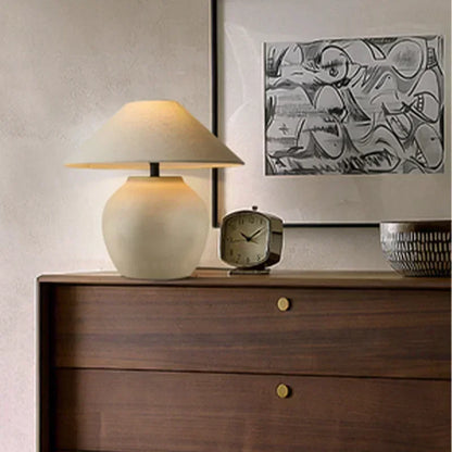 LumeVase – Keramisk Bordslampa med Minimalistisk Design