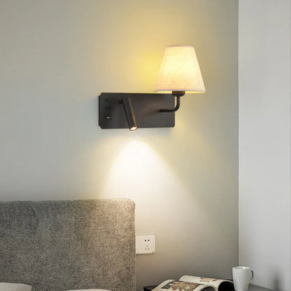 LuminoWall - Modern vägglampa med USB och läslampa
