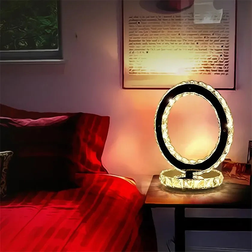 LumiCrystal - Modern Kristall Bordslampa med LED Belysning | Lyxigt Ringsdesign