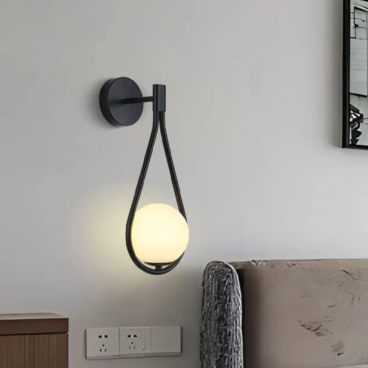 Royallure Modern LED Vägglampa USB Uppladdningsbar med Fjärrkontroll, Dimbara Nordisk Ljus