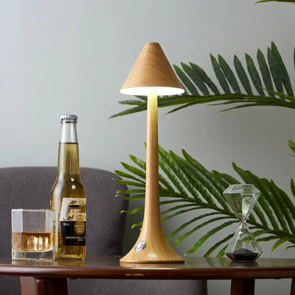 LumaWood - Uppladdningsbar LED Bordslampa med Trädesign, Dimbar och Trådlös