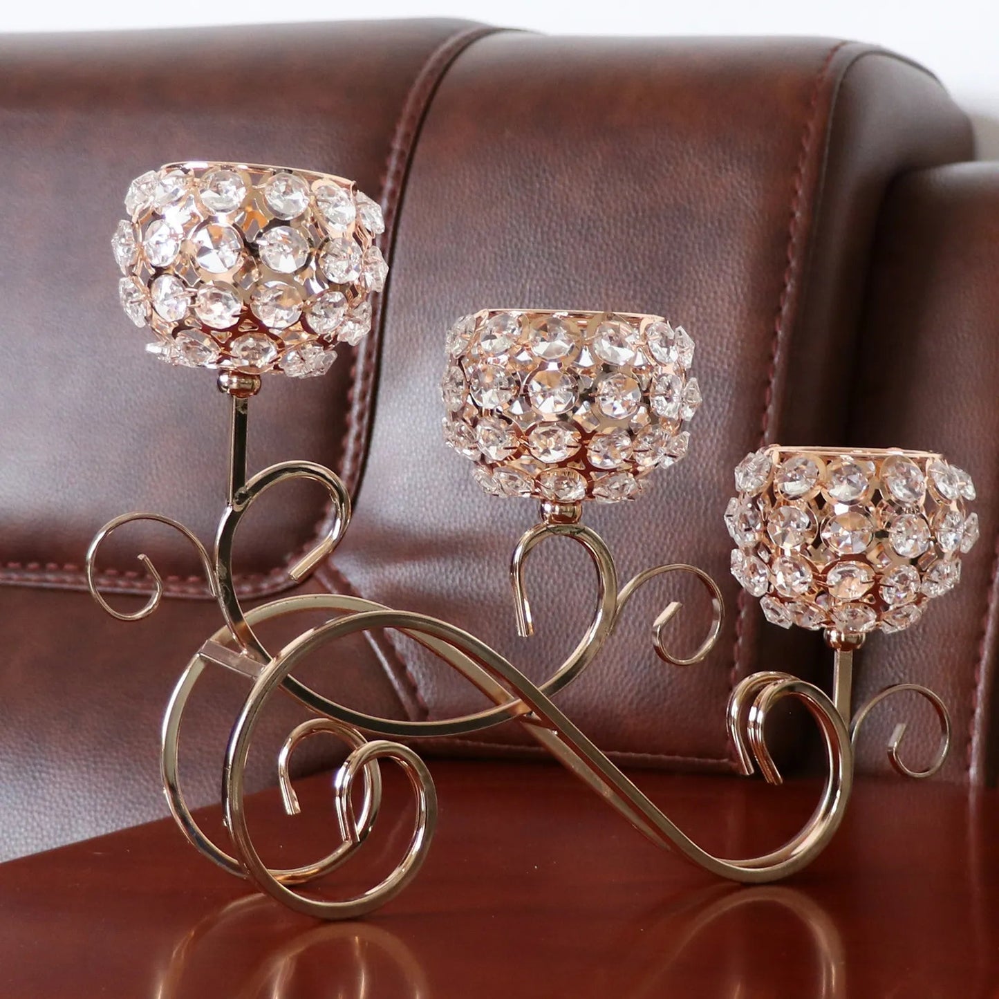 Carvallo - Trearmad ljusstake med böjd design för bordsdekoration