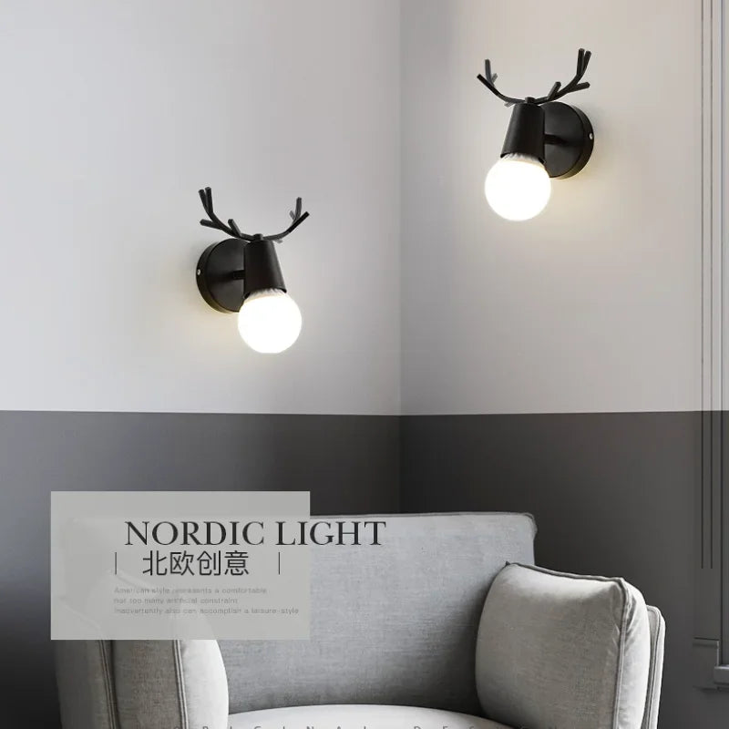 AntlerGlow - Modern Justerbar Barnrum Vägglampa