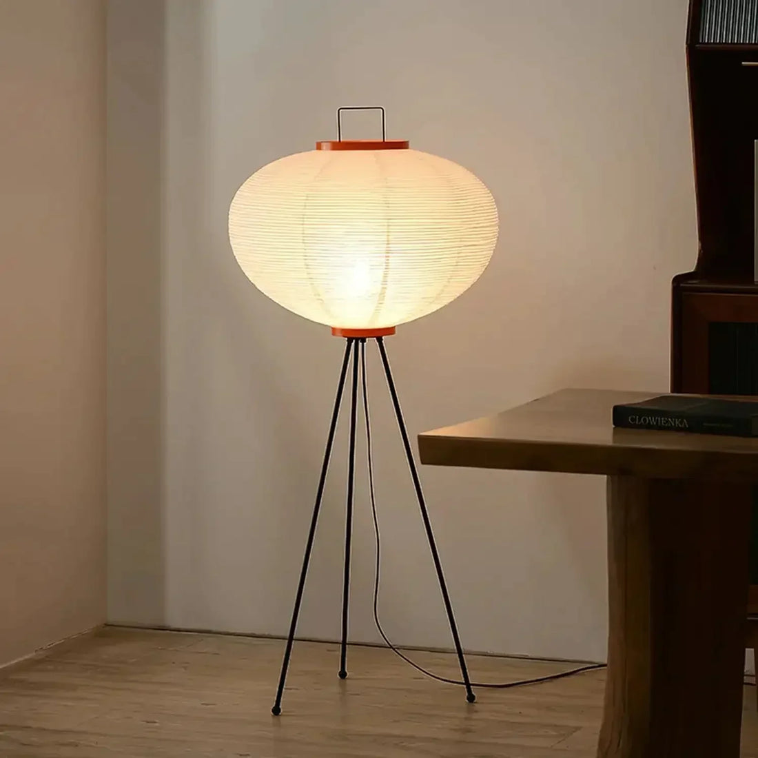 Sōra 9A | Handgjord golvlampa med trästruktur