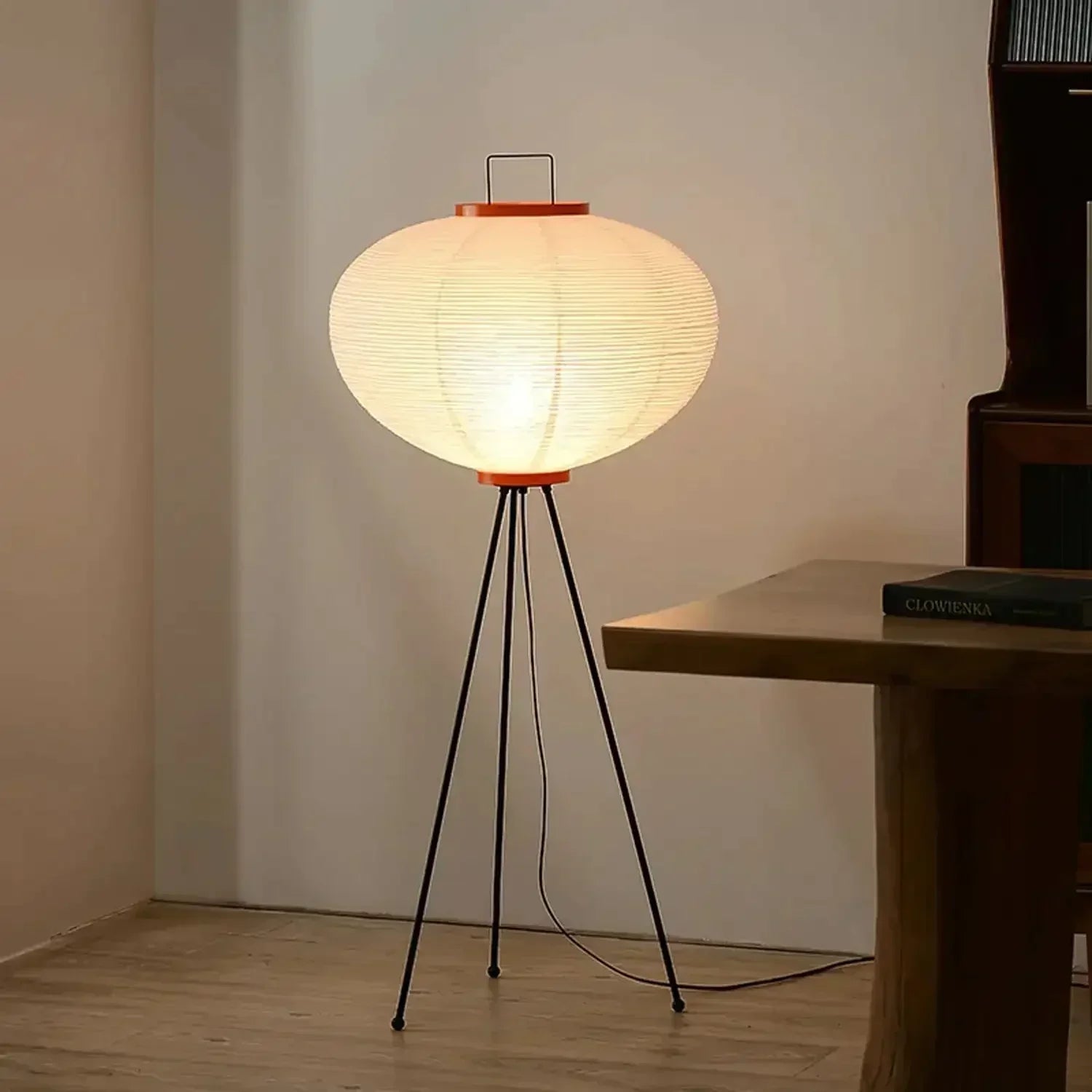 Sōra 9A | Handgjord golvlampa med trästruktur