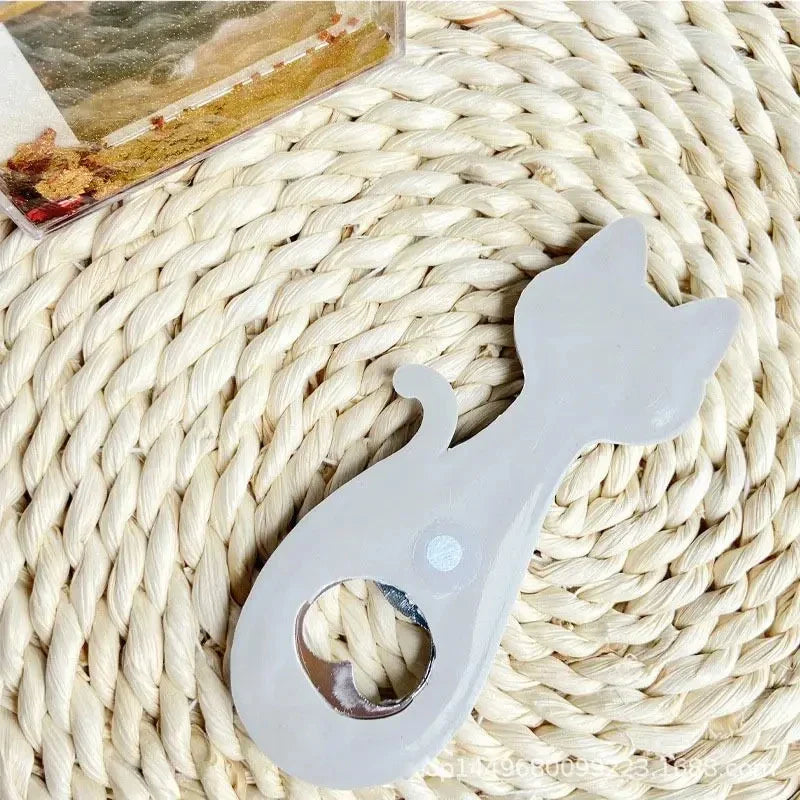 Carvallo-Flasköppnare Miaubo | Magnetisk för kylskåp | Soft-Touch & rostfritt stål | Roligt kökspryl & presentidé