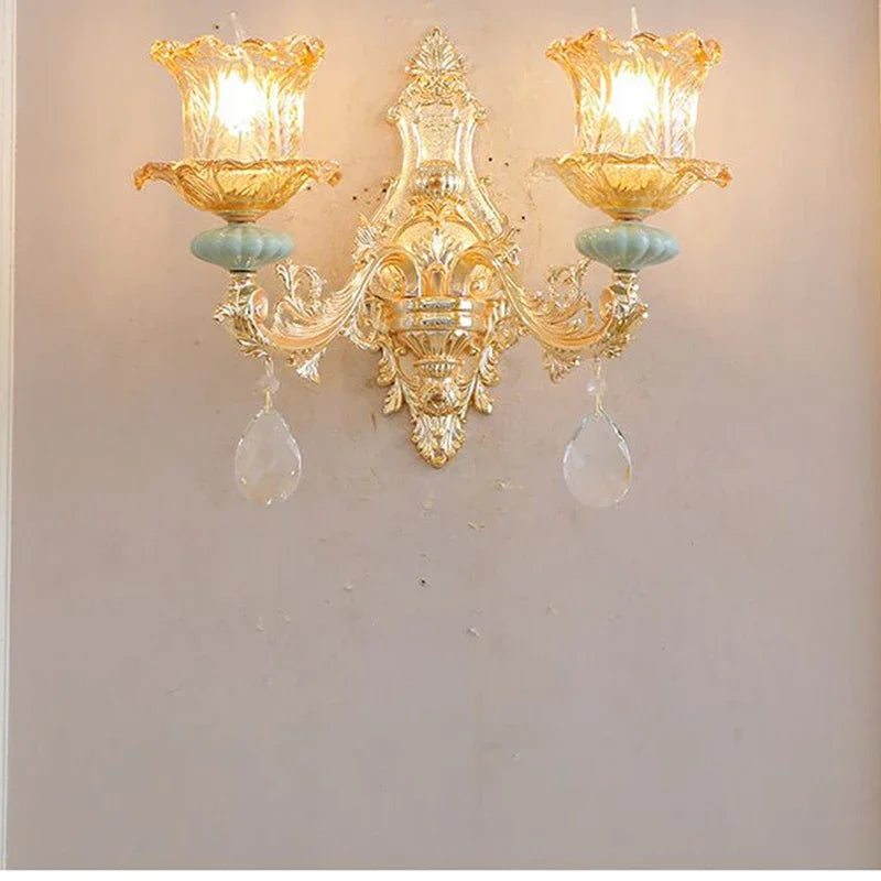CrystalLuxe - Elegant Europeisk Kristall Vägglampa för Lyxiga Interiörer