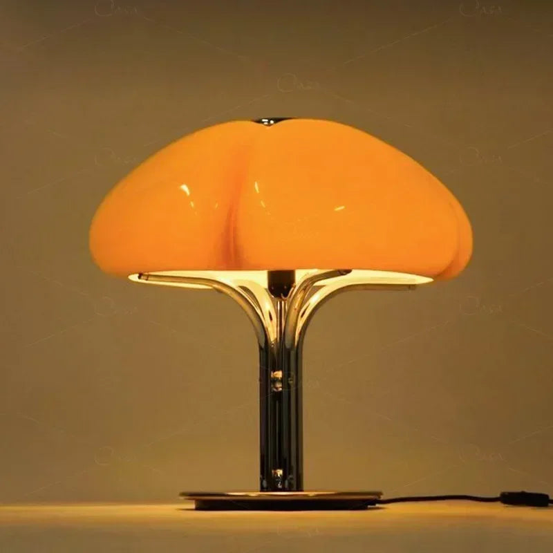 Luminarae | Modern bordslampa i medeltidsinspirerad konstdesign