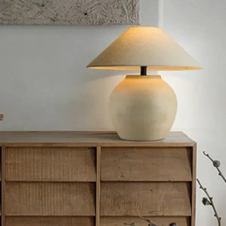 LumeVase – Keramisk Bordslampa med Minimalistisk Design