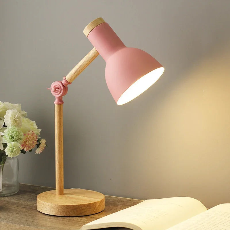 Träjusterbar Bordslampa | Nordisk Belysning