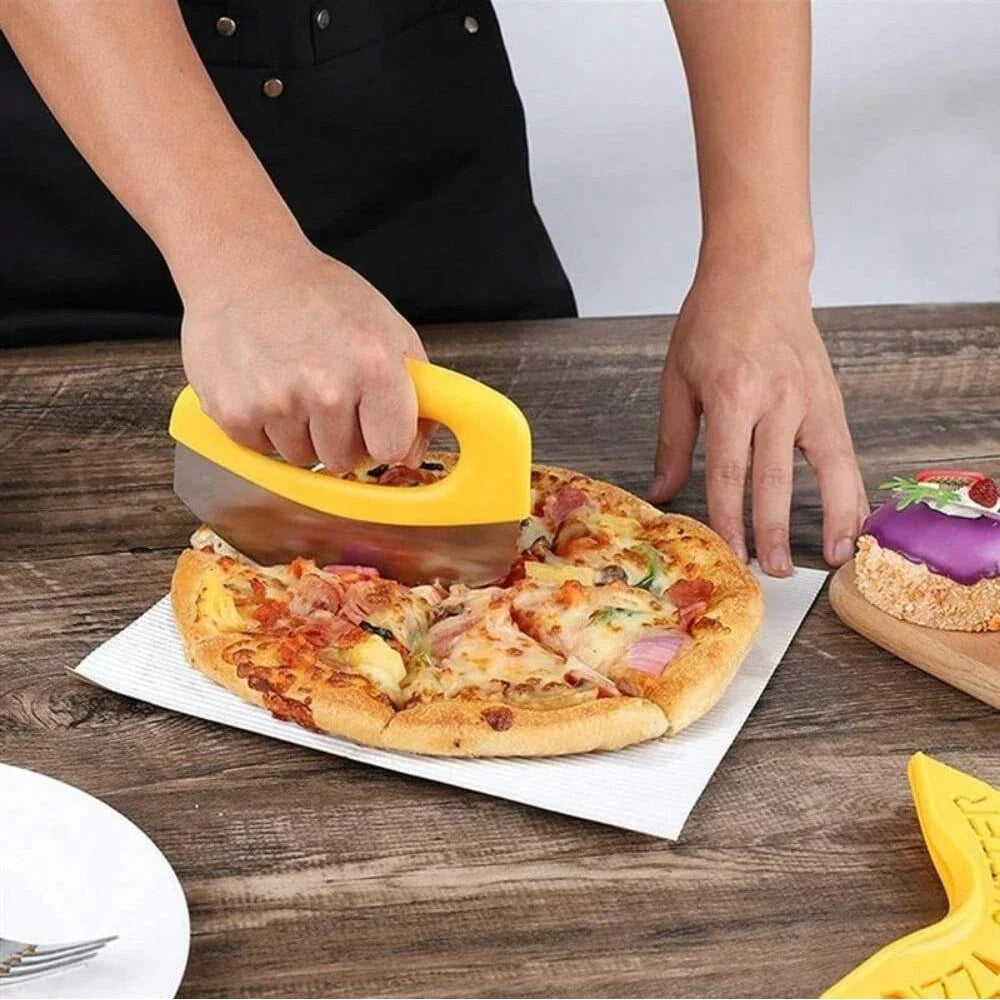 Carvallo Pizzaskärare av rostfritt stål med skyddshuv | Rundkniv för precis skärning av pizza, örter, ost och deg | Ergonomisk och diskmaskinssäker