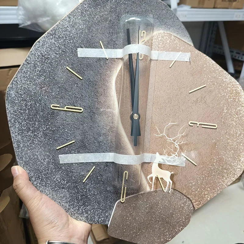 CreamWind - Modern Väggklocka med Tyst Visare och Valfritt Ljus