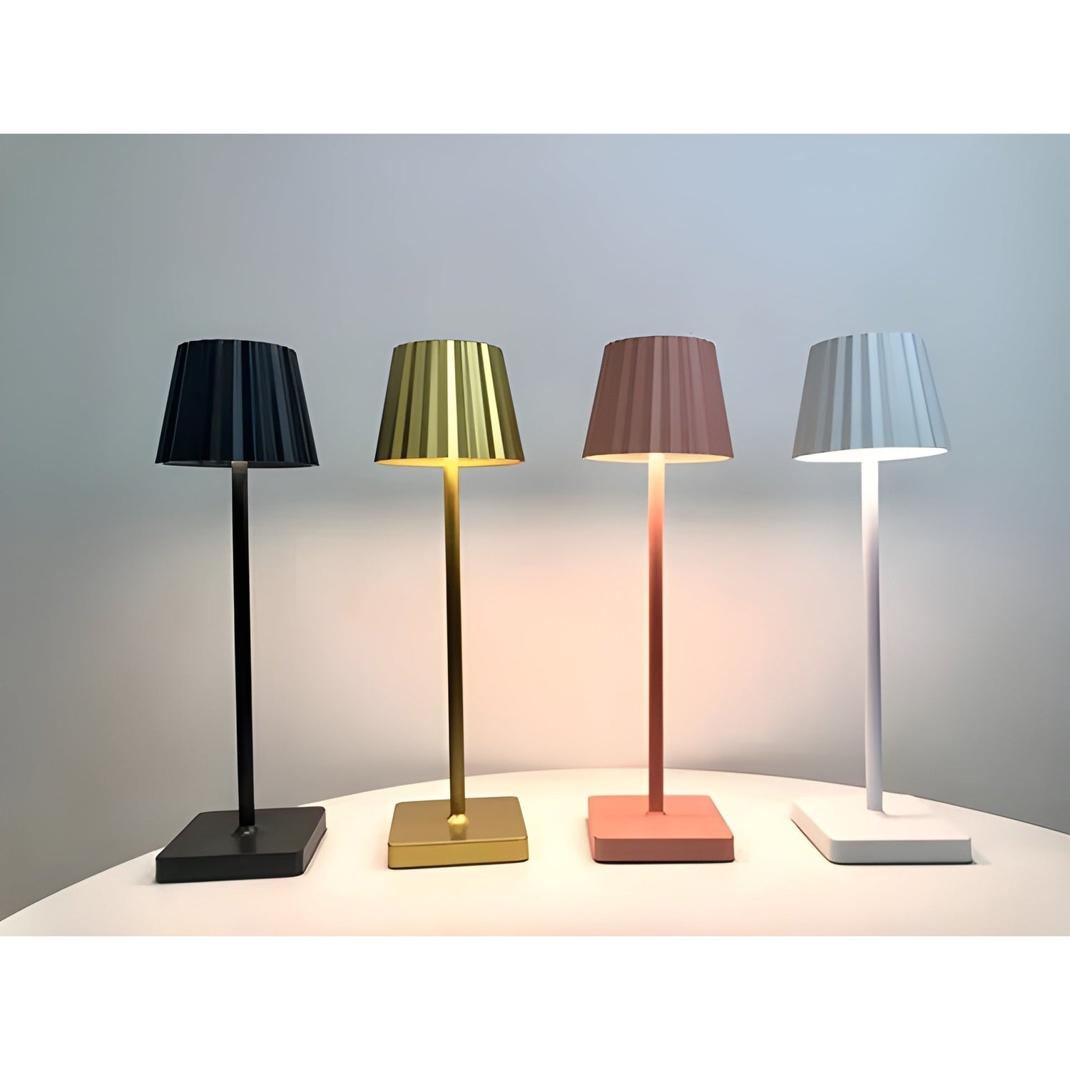 Arlo Trådlampa | Touch Control &amp; USB Laddning för Vardagsrum