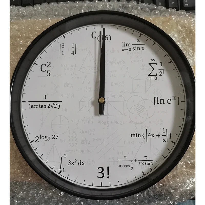 Krittavla - Matematisk Formler Väggklocka för Stilig Dekoration