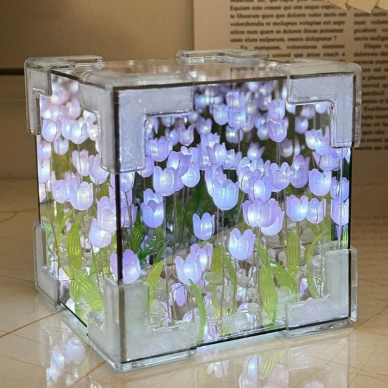 MirrorBloom - DIY Spegelkub Lamp med Tulpan Design