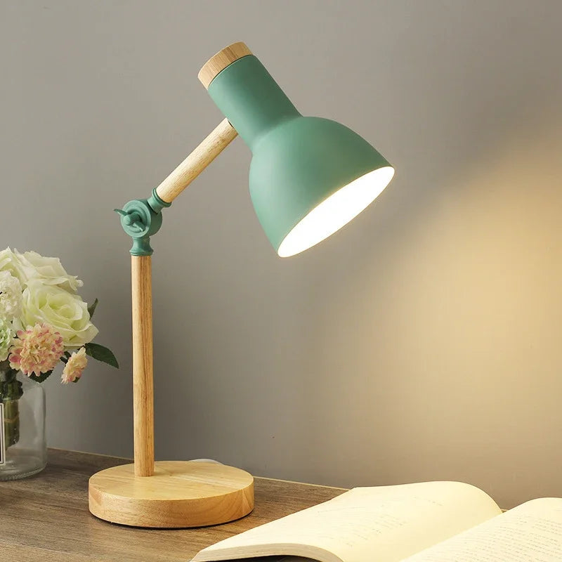 Träjusterbar Bordslampa | Nordisk Belysning