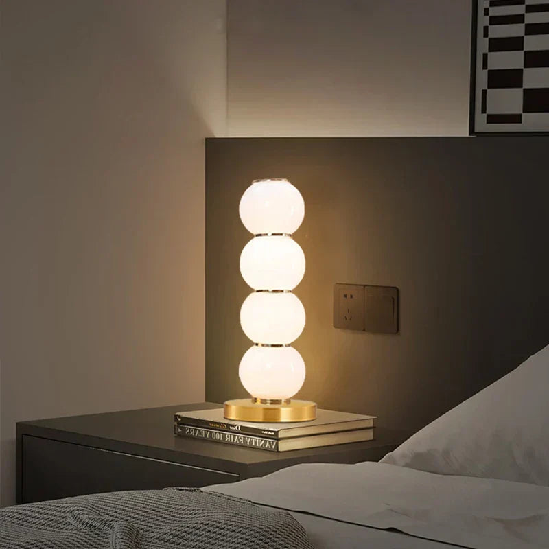 LuxeRadiance - Stilfull Bordslampa med Mjuk LED Ljus