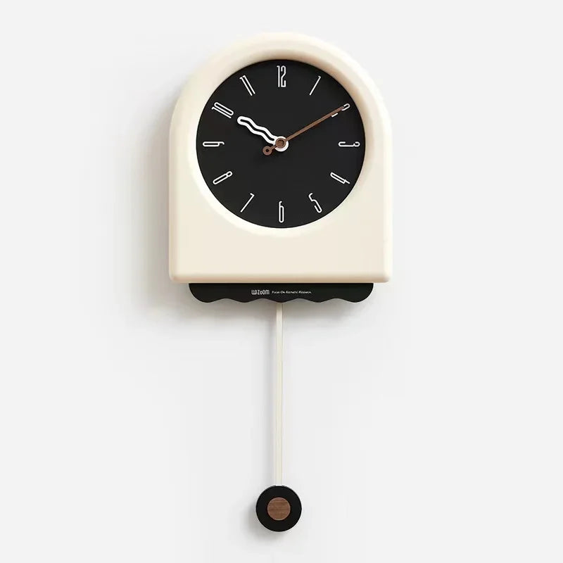 CremePendulum - Koreansk Stil Väggklocka med Modernt Design
