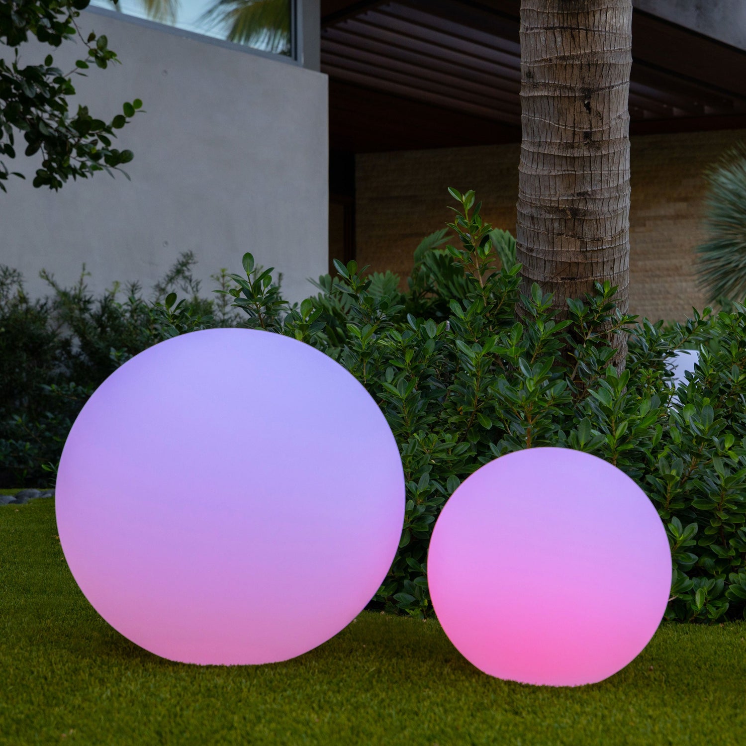 LightPebble – Stilren trädgårdsklotlampa