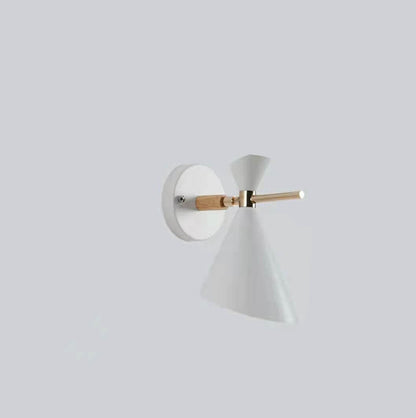 NordicGlow - Enkel nordisk vägglampa med hornskärm