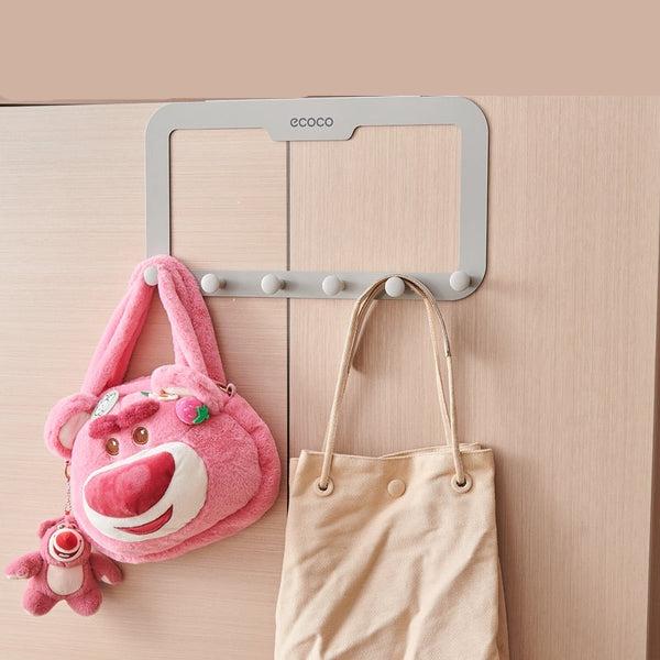 Praktisk dörrkrok för upphängning