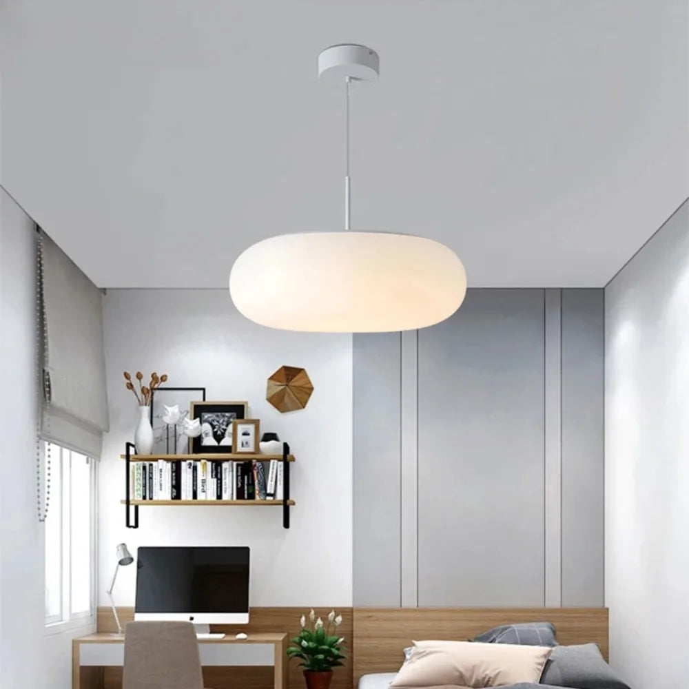 Nyxora | Modern hängande lampa i crema i minimalistisk kandelaberstil med varmt LED-ljus