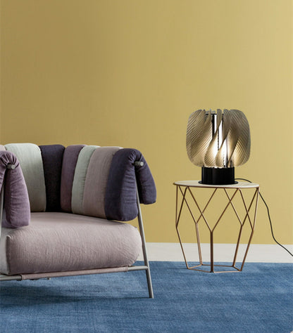 Modern, elegant LED-bordslampa i minimalistisk design av aluminium