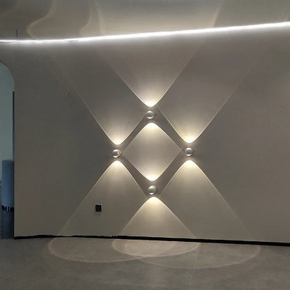 HaloBrass – Tunn väggmonterad LED-lampa i mässing