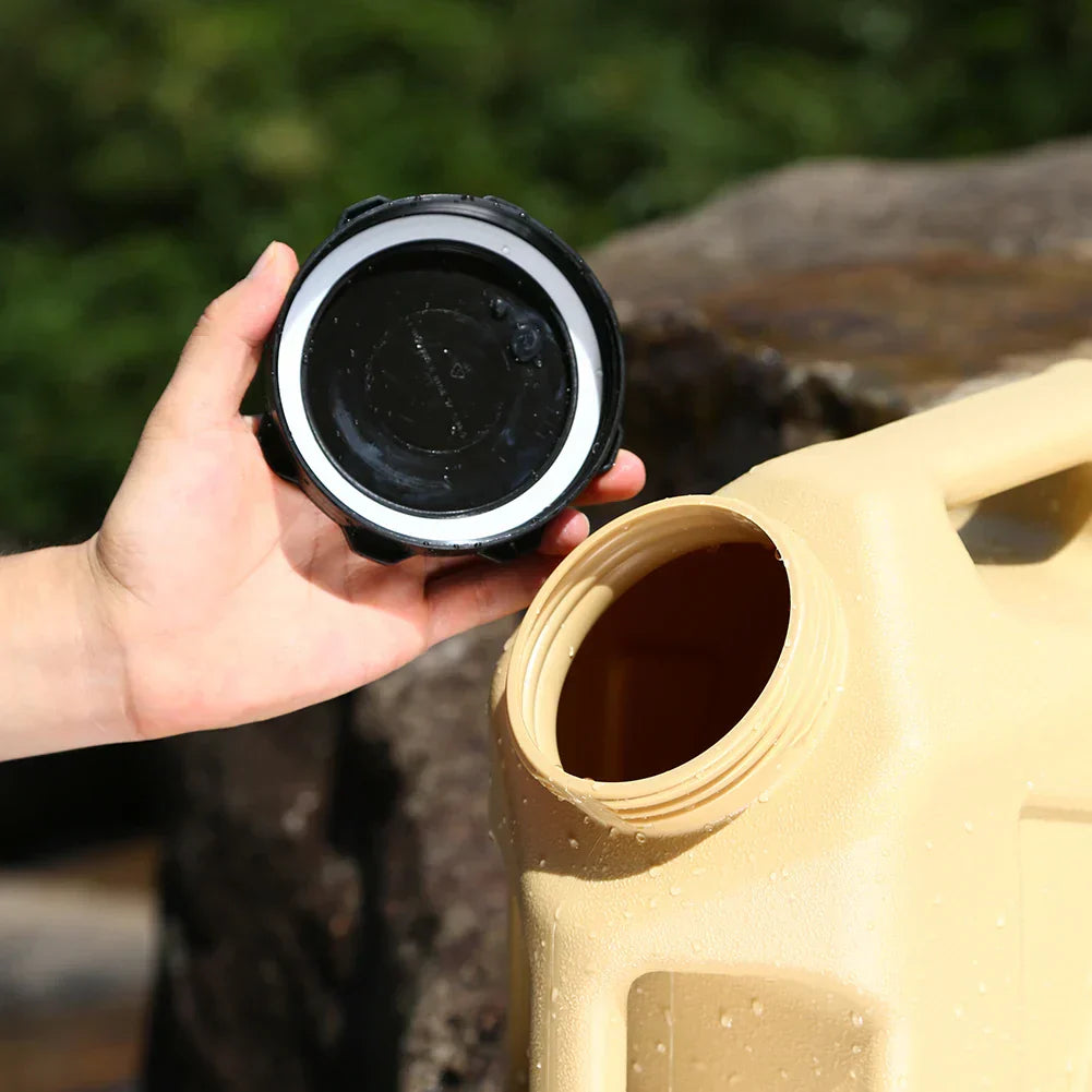 Bärbar 12L vattentank med tappkran – Robust kanister för utomhus och camping