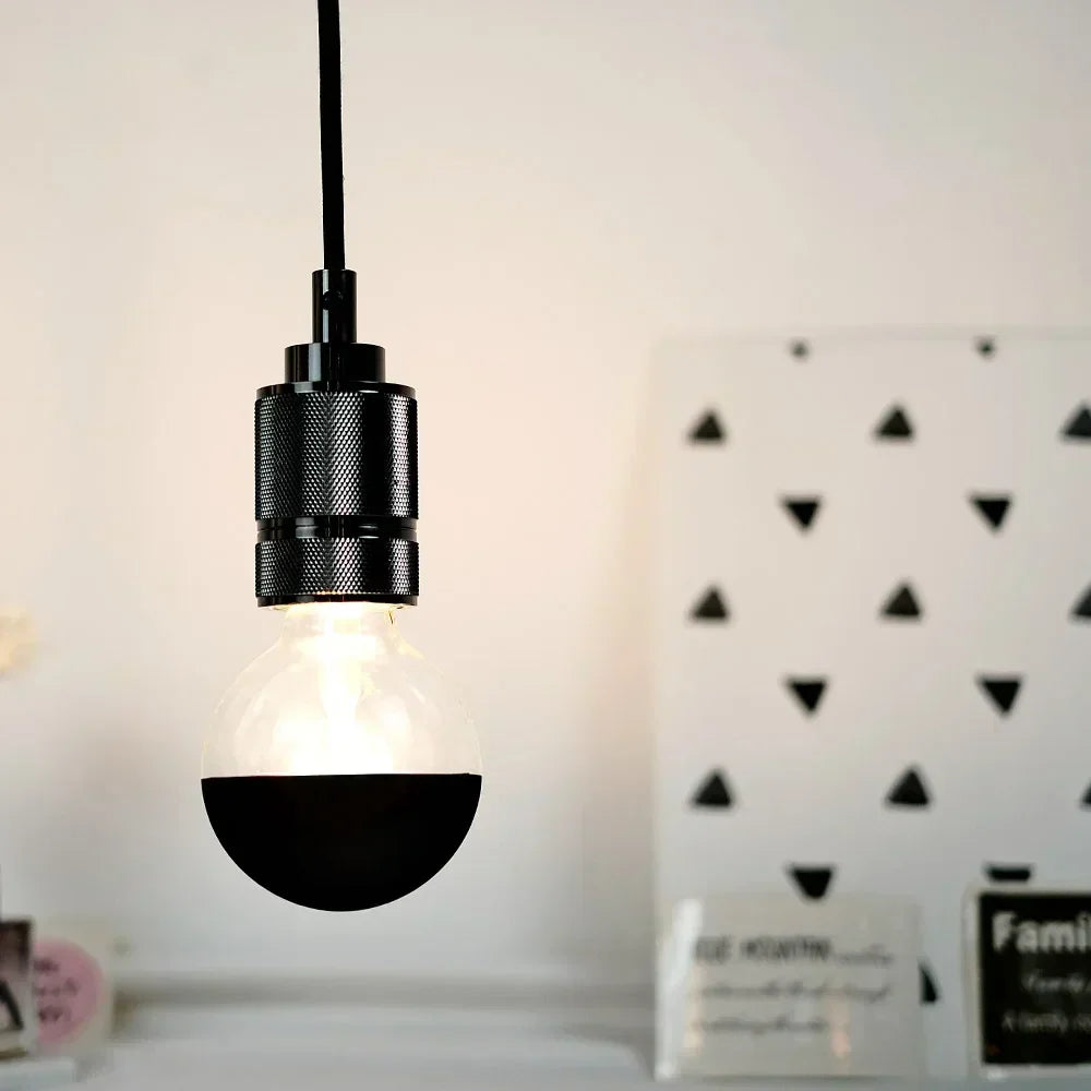 RetroGlow - Vintage LED Bordslampa med Träbas, Dimmbar och Varm Ljus