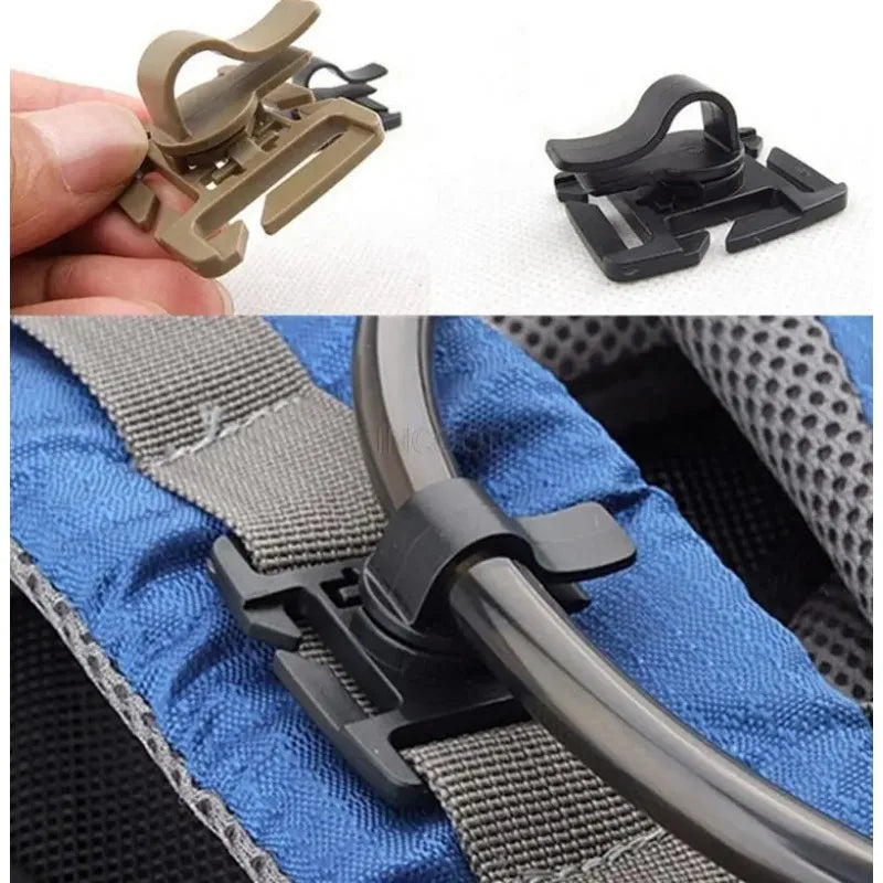 Carvallo Schlauchhalter Clip för dryckessystem | 360° roterbar | MOLLE-kompatibel | För ryggsäck, utomhus & camping | Lätt & Robust