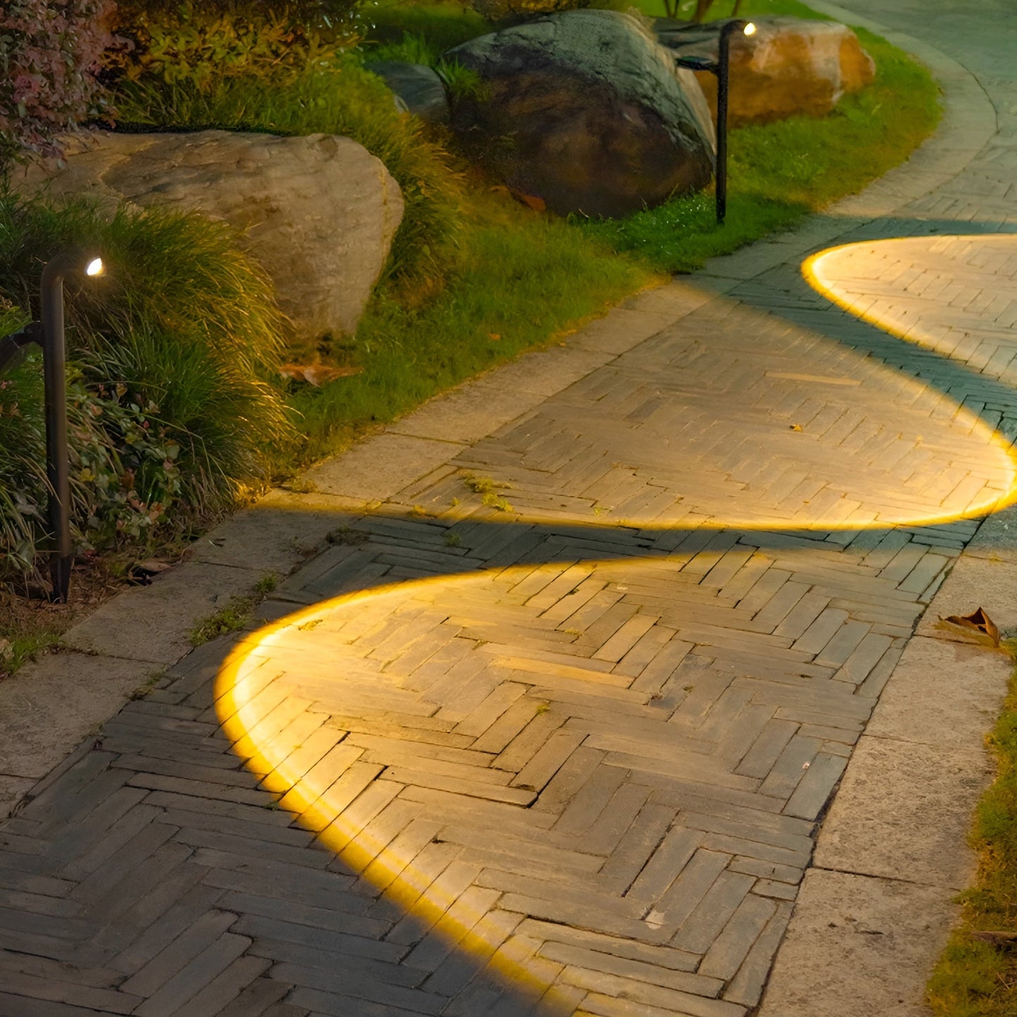 LED Solarlampor för trädgården – Dekorativ väg belysning för gård och uppfart