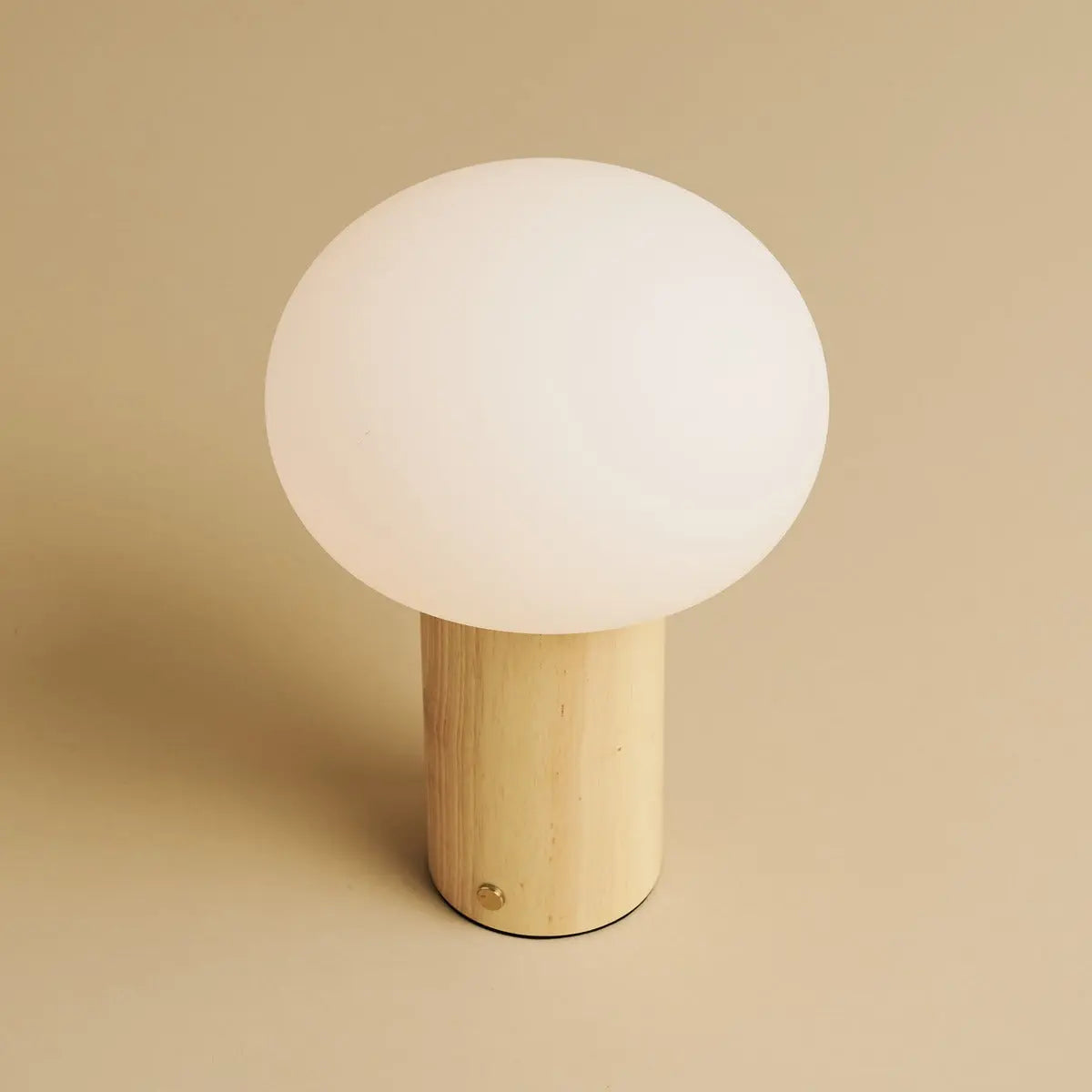 Lumari Senso | Dimbar bordslampa i trä och glas med batteri