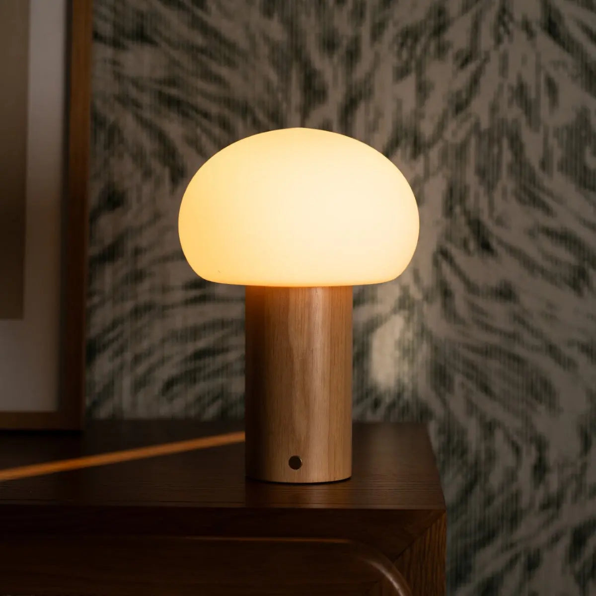 Lumari Senso | Dimbar bordslampa i trä och glas med batteri