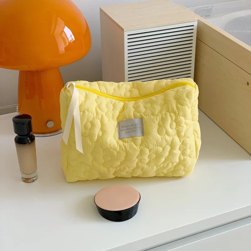 Carvallo Vadderad KosmetiskPåse i Bomull | MakeupPåse med Dragkedja för Damer | Resekulturpåse med Blommönster & Inre Fack