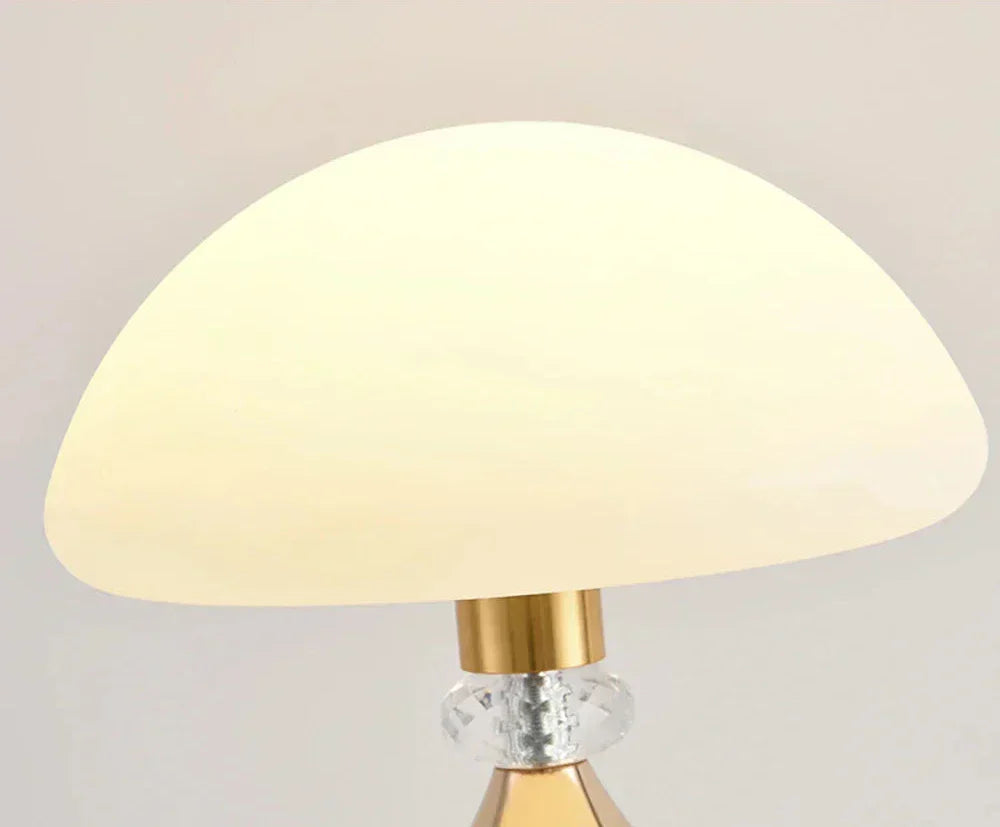 CrystalShine - Elegant Kristall Svamplampa med LED Belysning