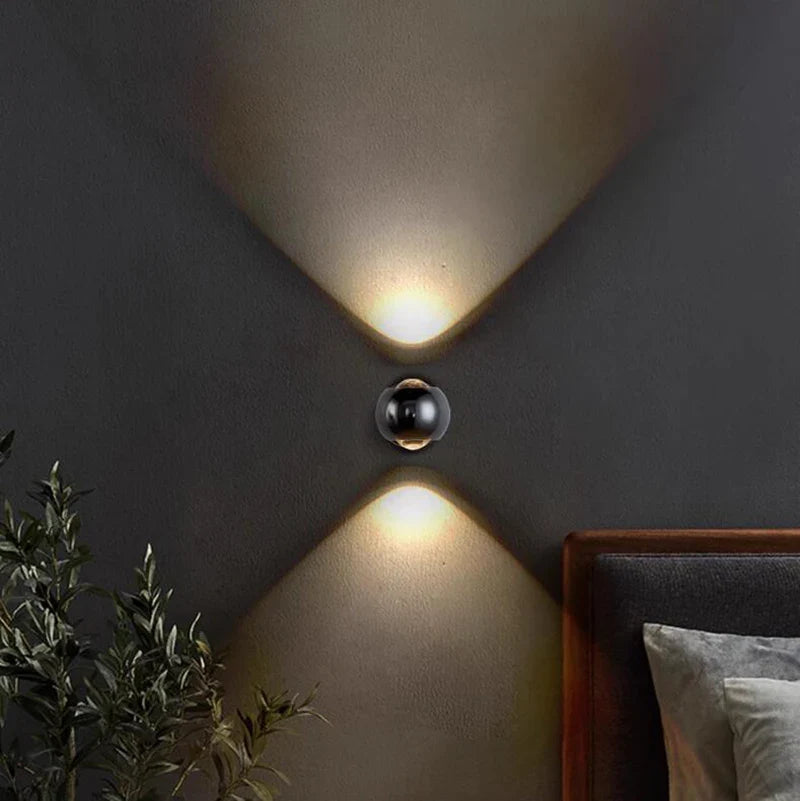 HaloBrass – Tunn väggmonterad LED-lampa i mässing