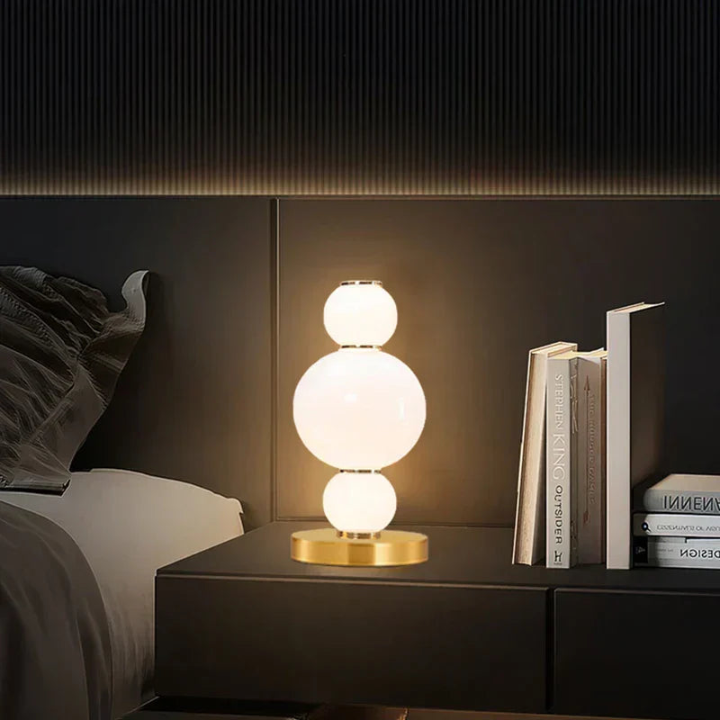 LuxeRadiance - Stilfull Bordslampa med Mjuk LED Ljus