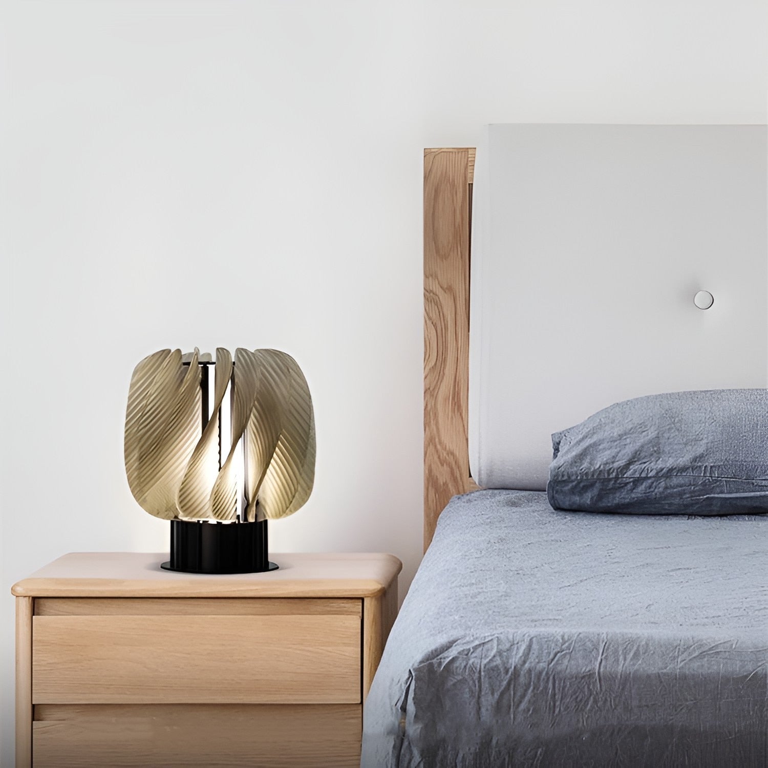 Modern, elegant LED-bordslampa i minimalistisk design av aluminium