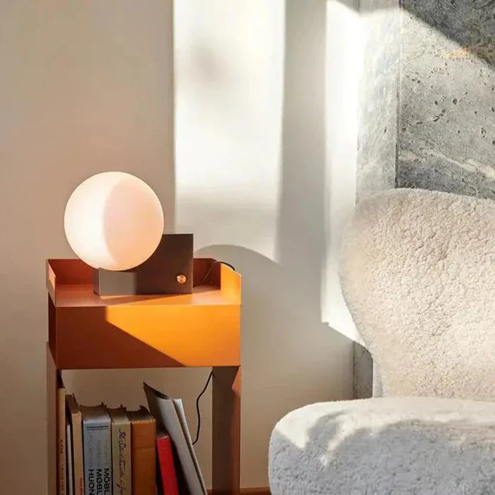 Arket Fold | Metall-sidobord i dansk origami-design