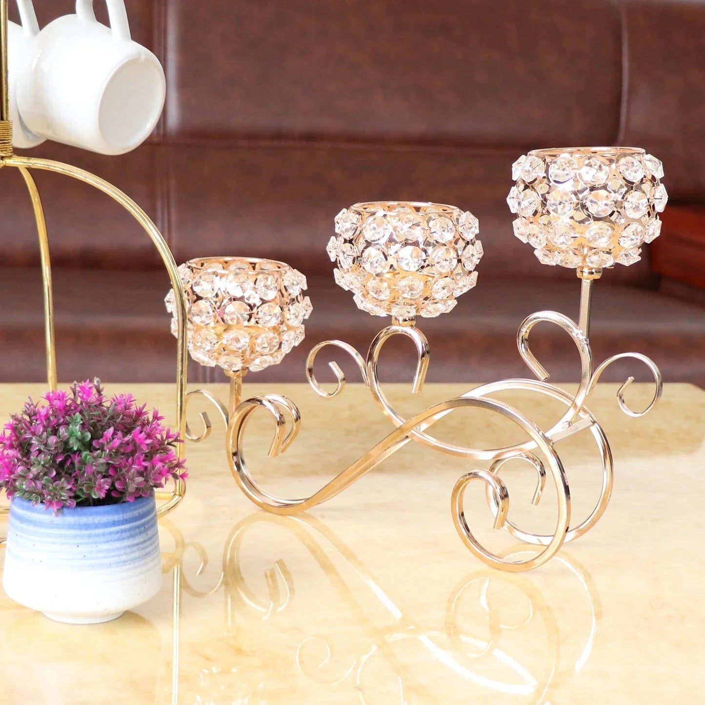 Carvallo - Trearmad ljusstake med böjd design för bordsdekoration