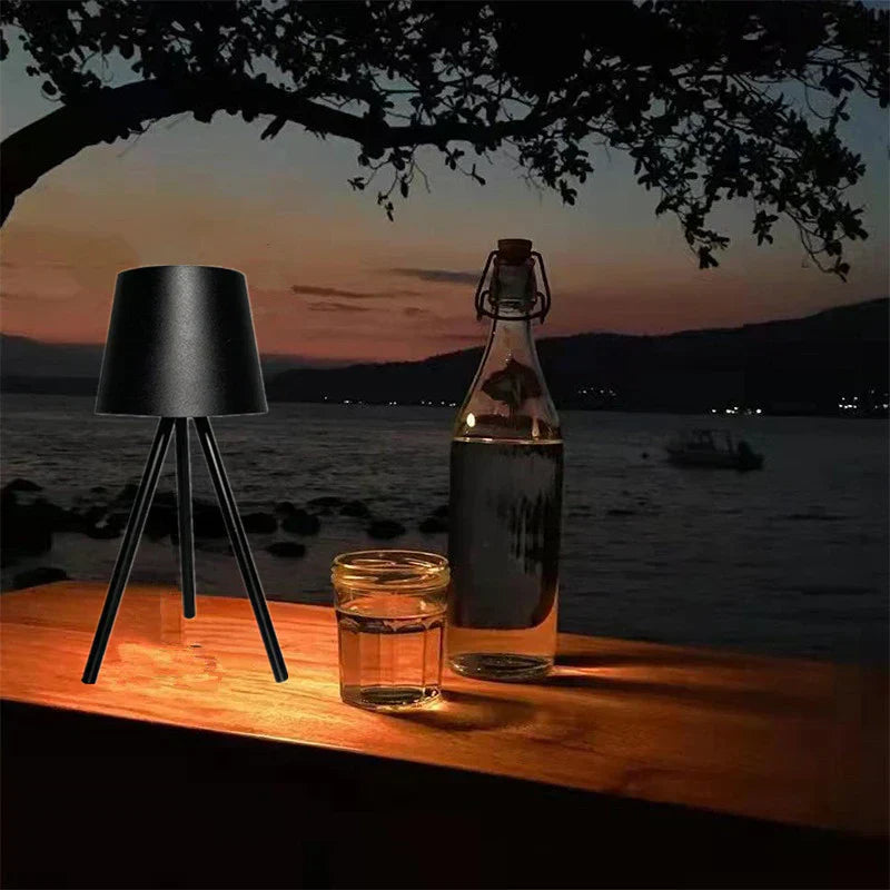 AdaptLight - Modern Bordslampa med Justerbar Stativ