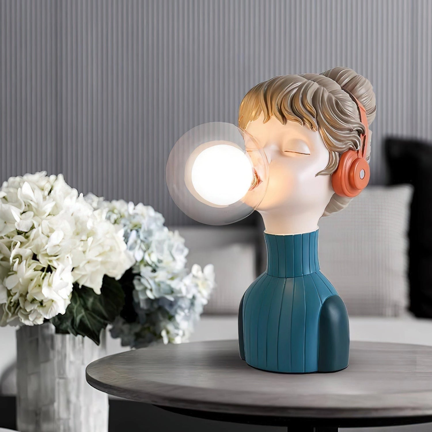 Exklusiv Bubble Gum Girl LED-lampa - Unik dekorativ belysning för moderna interiörer