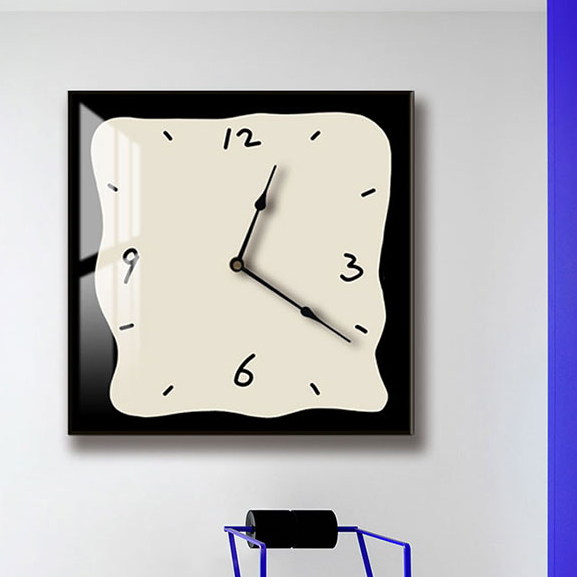 Carvallo - Designer väggur med modern look för inredning