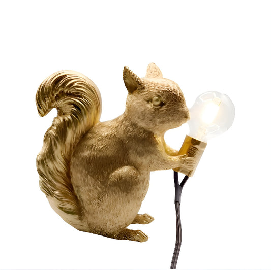 Bordslampa med ekorrfigur – Söt dekordetalj i nordisk design